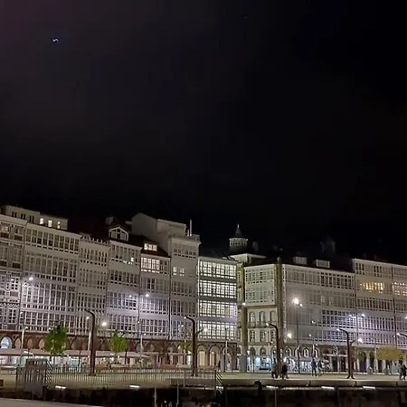 Coruna House آكورونيا